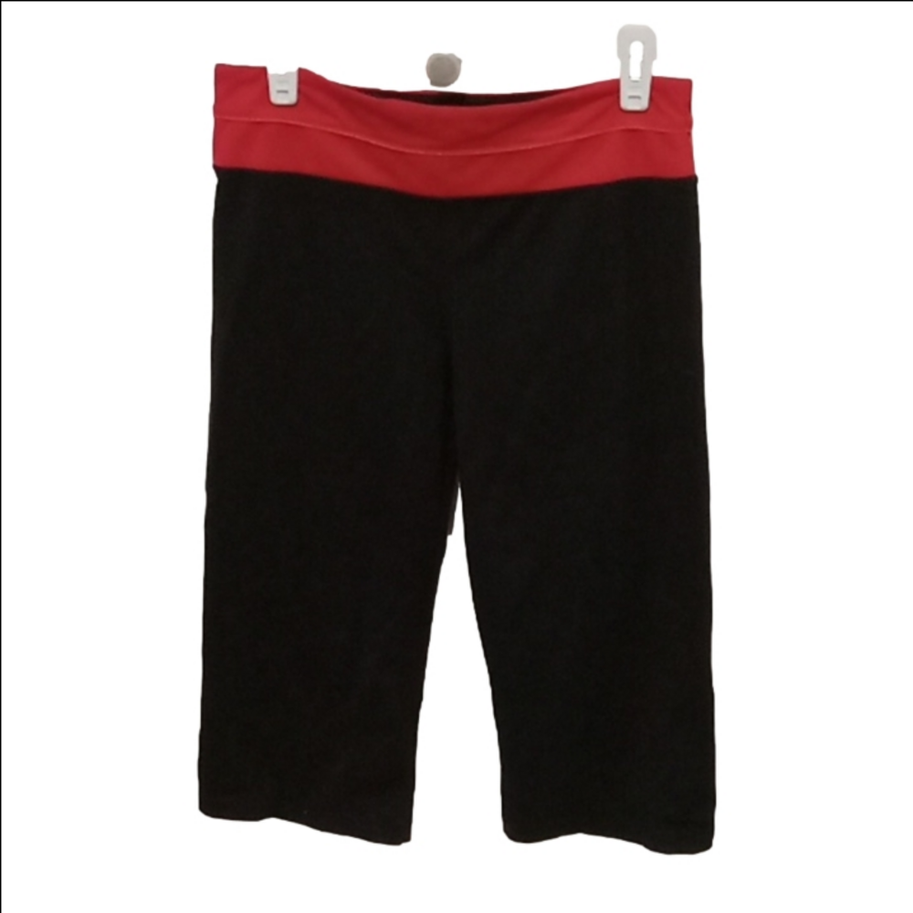(155)   RED & BLACK KNEE LENGTH / CAPRIS LEGGINGS